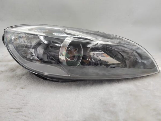 Xenon Headlights for Volvo V40 CC T3 (2016) – OEM Quality Replacement