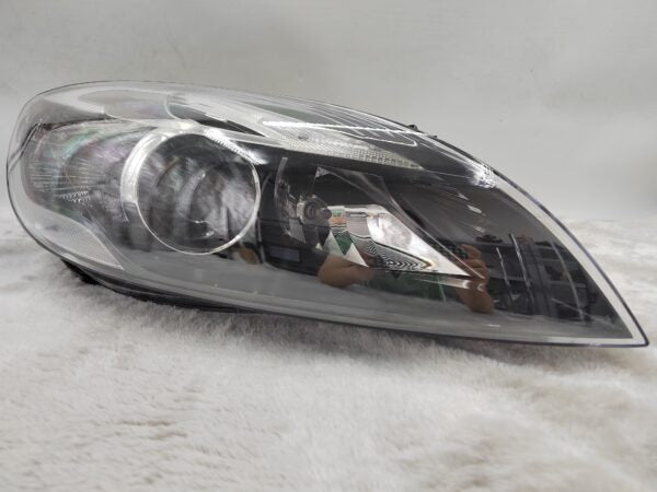 Xenon Headlights for Volvo V40 CC T3 (2016) – OEM Quality Replacement